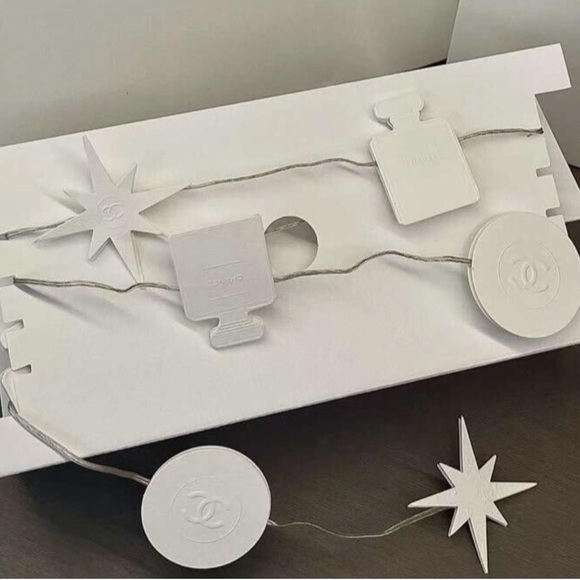 Chanel Beauty Limited Edition 2023  Christmas LED Light Illumination Holiday - Picture 7 of 10